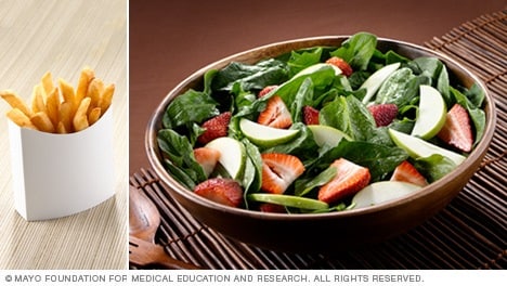 Imágenes que comparan alimentos con alta densidad energética y alimentos con baja densidad energética. 