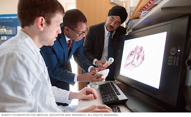 A team of doctors discusses 3D printing