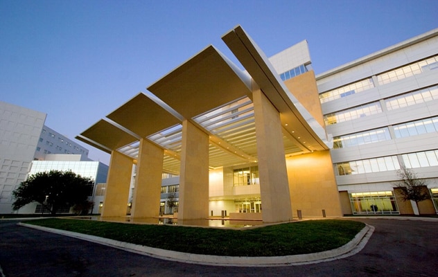 مبنى مايو كلينك في مدينة جاكسونفيل بولاية فلوريدا