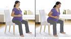 Mujer en trabajo de parto meciéndose mientras está sentada