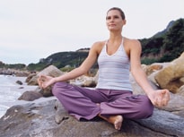 امرأة تتأمل