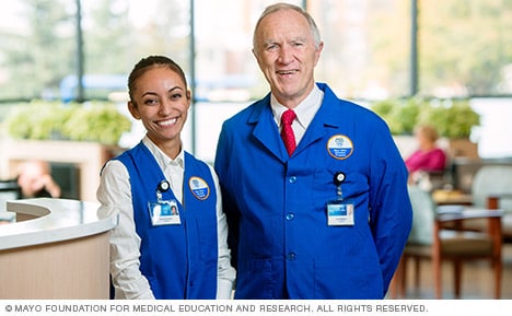 Mayo Clinic volunteers in emergency department