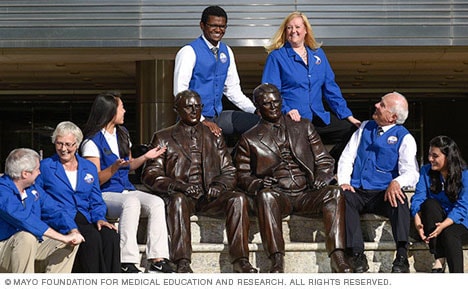 Mayo Clinic volunteers outside in a group