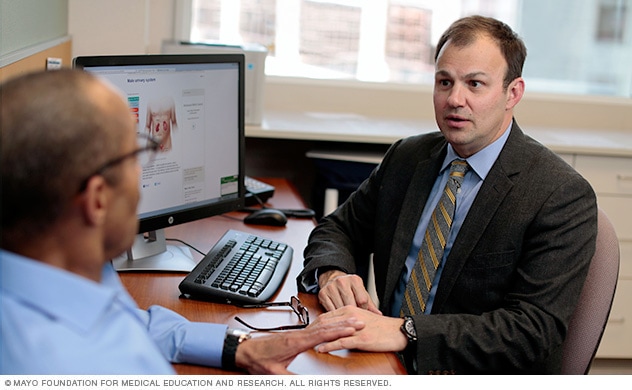 A Mayo physician explains prostatectomy options to someone who needs prostate surgery