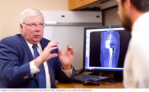 A Mayo Clinic doctor explains and discusses undifferentiated pleomorphic sarcoma treatment options.