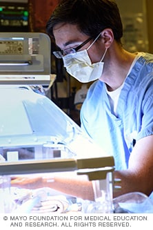 Las unidades de cuidados intensivos específicas de cada especialidad en Mayo Clinic brindan una gama completa de servicios.
