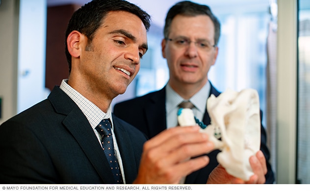Drs. Arce and Viozzi examine a 3d model of the mouth.