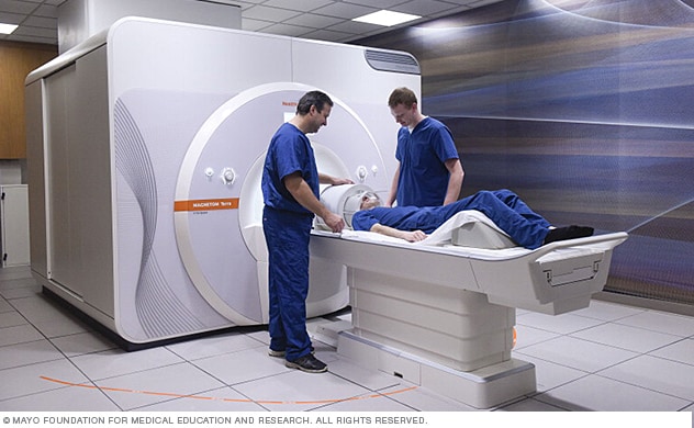 使用 7 特斯拉核磁共振扫描仪进行检查的第一位患者
