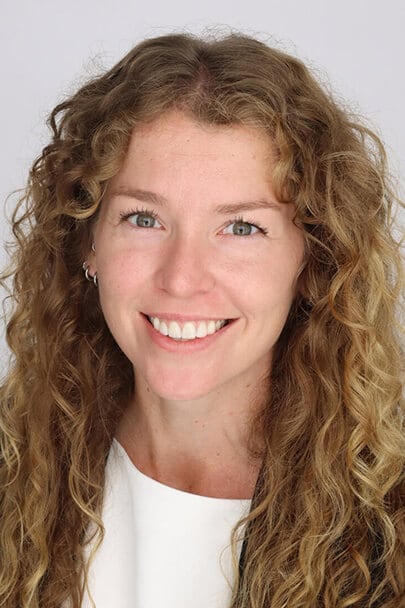 Kelsey K. Ackmann, analista sénior de negocios de Consultoría Global