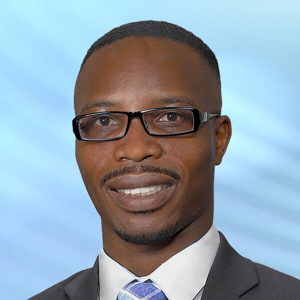 Kingsley O. Abode-Iyamah，医学博士