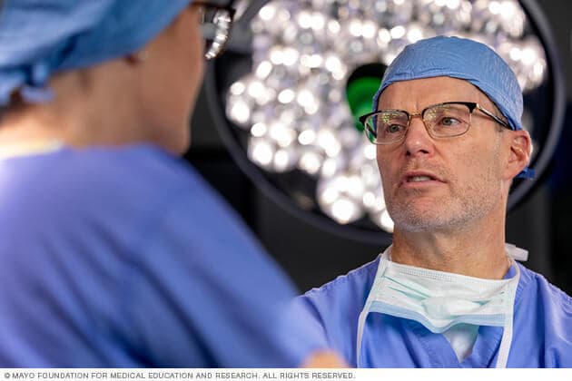 El equipo de oncología quirúrgica de Mayo Clinic trabaja para ofrecer terapias innovadoras.
