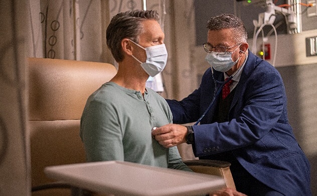 A Mayo Clinic healthcare professional examines a patient.