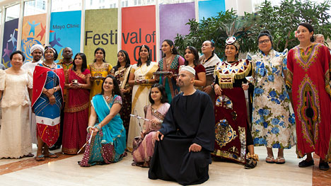 مشاركون في مهرجان Mayo Clinic (مايو كلينك) للثقافات